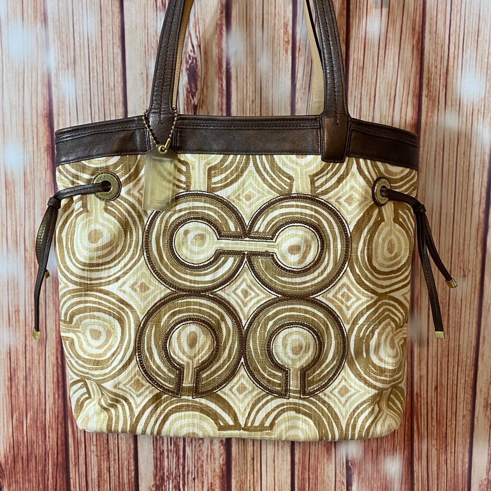 Coach tote - EUC - zipper closure- canvas